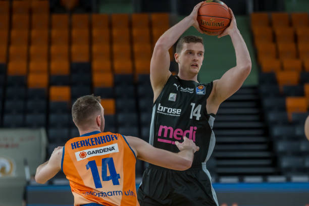 但他同时强 但他同时强