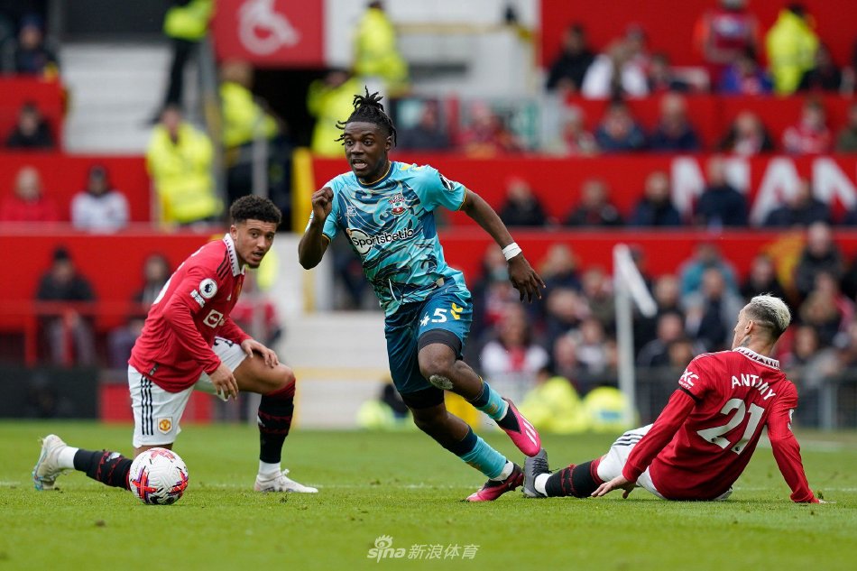 举足轻重 举足轻重